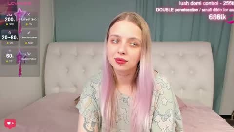 Snapshot of alice_halle chatting on October 16, 11:55 am alice_halle online show from October 16, 11:55 am