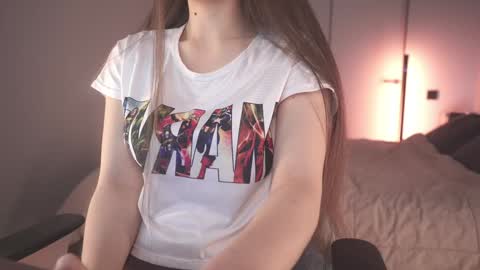 Snapshot of alice_kosmos chatting on December 18, 6:03 pm Alice online show from December 18, 6:03 pm