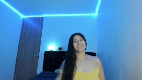 Snapshot of alice_martinez_ chatting on February 19, 3:39 am alice and amber online show from February 19, 3:39 am