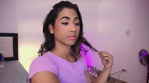 Snapshot of alice_massiel chatting on December 11, 11:19 am online show from December 11, 11:19 am