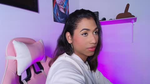 Snapshot of alice_massiel chatting on January 3, 7:16 am online show from January 3, 7:16 am