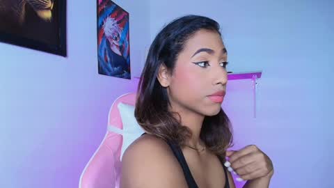 Snapshot of alice_massiel chatting on January 4, 5:48 am online show from January 4, 5:48 am