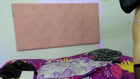 Snapshot of alice_oceans chatting on December 5, 7:27 am Alice Oceans. online show from December 5, 7:27 am