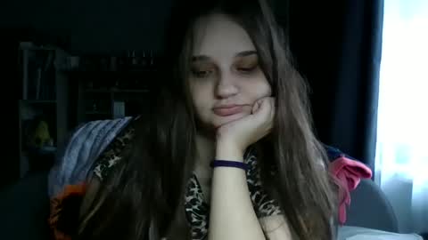 Snapshot of alice_shy14 chatting on October 23, 6:13 am Cristal online show from October 23, 6:13 am