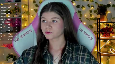 Snapshot of alice_tails chatting on October 23, 9:13 pm Alice online show from October 23, 9:13 pm