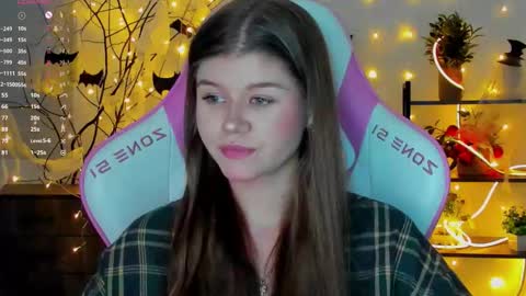 Snapshot of alice_tails chatting on November 3, 7:04 pm Alice online show from November 3, 7:04 pm