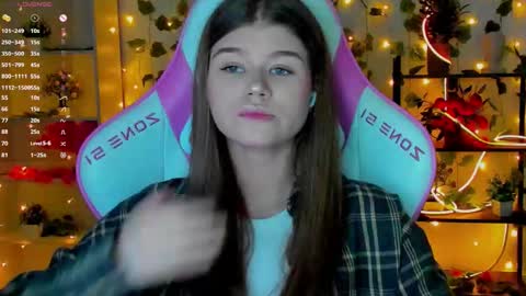 Snapshot of alice_tails chatting on November 7, 9:59 pm Alice online show from November 7, 9:59 pm