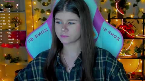 Snapshot of alice_tails chatting on November 8, 10:30 pm Alice online show from November 8, 10:30 pm