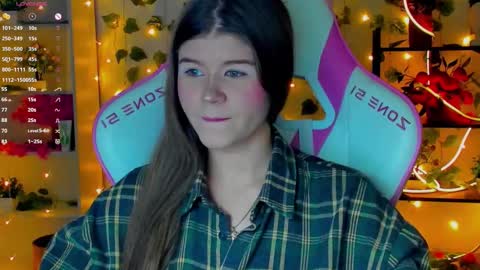 Snapshot of alice_tails chatting on November 17, 12:16 am Alice online show from November 17, 12:16 am