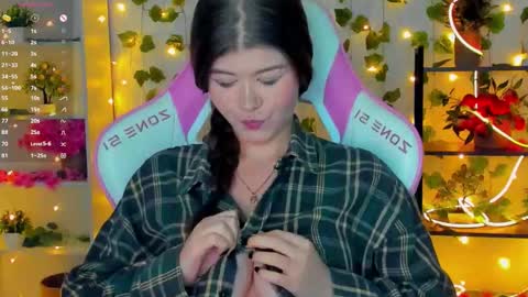 Snapshot of alice_tails chatting on November 17, 11:10 pm Alice online show from November 17, 11:10 pm