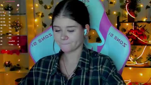 Snapshot of alice_tails chatting on November 21, 2:49 pm Alice online show from November 21, 2:49 pm