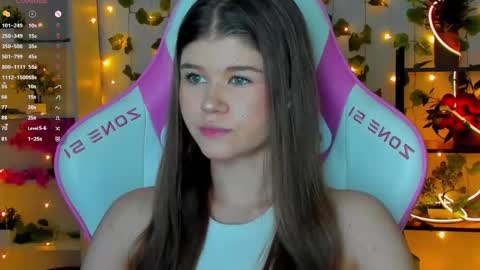 Snapshot of alice_tails chatting on November 24, 2:28 pm Alice online show from November 24, 2:28 pm