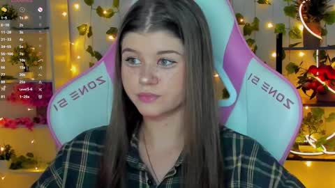 Snapshot of alice_tails chatting on November 26, 4:08 pm Alice online show from November 26, 4:08 pm