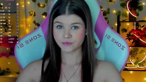 Snapshot of alice_tails chatting on November 28, 7:11 am Alice online show from November 28, 7:11 am