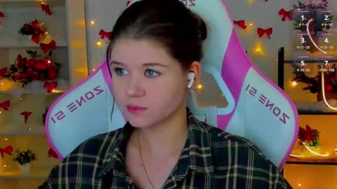 Snapshot of alice_tails chatting on December 14, 10:09 am Alice online show from December 14, 10:09 am