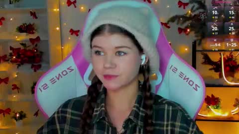 Snapshot of alice_tails chatting on December 15, 4:44 pm Alice online show from December 15, 4:44 pm