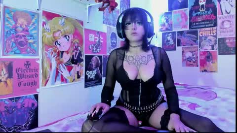 Snapshot of alice_von_rose chatting on February 12, 9:10 pm alice_von_rose online show from February 12, 9:10 pm