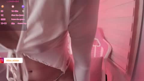 Snapshot of alice_wiinter chatting on December 18, 6:14 pm Alice online show from December 18, 6:14 pm