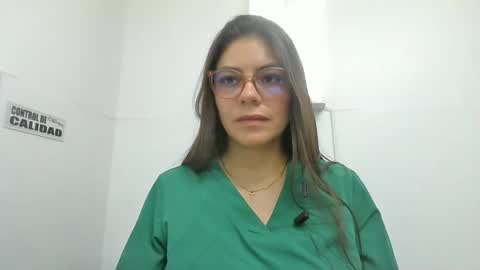 Snapshot of alicee16 chatting on January 3, 10:19 pm alicee16 online show from January 3, 10:19 pm