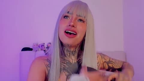 Snapshot of alicee_0 chatting on November 17, 8:03 pm Alice online show from November 17, 8:03 pm