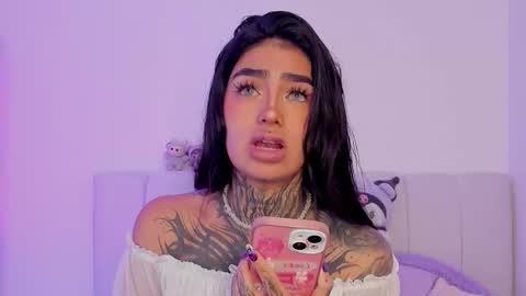 Snapshot of alicee_0 chatting on November 28, 8:55 pm Alice online show from November 28, 8:55 pm