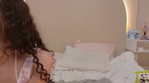 Snapshot of alicee_rodriguez chatting on April 24, 5:15 pm alice online show from April 24, 5:15 pm