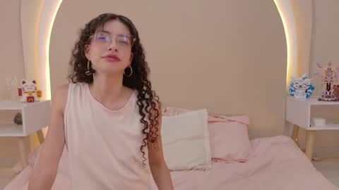 Snapshot of alicee_rodriguez chatting on May 8, 4:45 pm alice online show from May 8, 4:45 pm