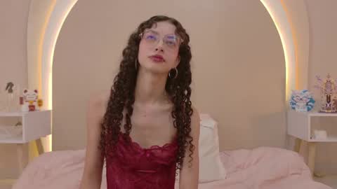 Snapshot of alicee_rodriguez chatting on May 20, 8:15 pm alice online show from May 20, 8:15 pm