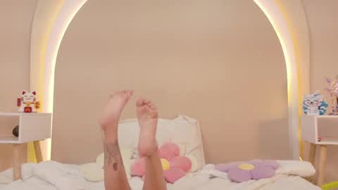 Snapshot of alicee_rodriguez chatting on June 3, 7:41 pm alice online show from June 3, 7:41 pm