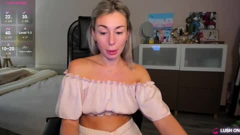 Snapshot of aliceevan chatting on December 15, 3:33 am Daniella online show from December 15, 3:33 am