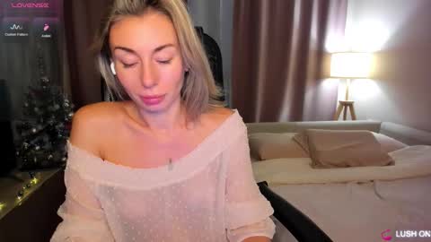 Snapshot of aliceevan chatting on December 20, 2:18 am Daniella online show from December 20, 2:18 am