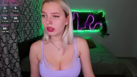 Alice online show from December 9, 1:02 pm