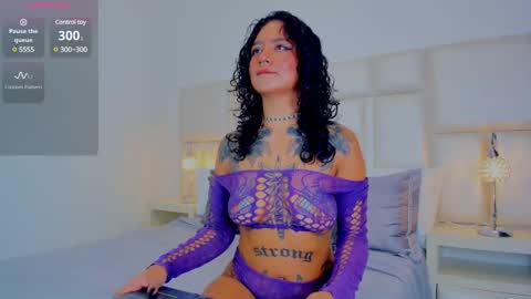 Snapshot of alicegould chatting on January 25, 11:44 am alicegould online show from January 25, 11:44 am