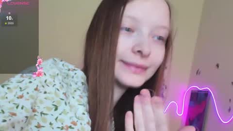 Snapshot of alicehariss chatting on October 25, 3:36 am Alie online show from October 25, 3:36 am