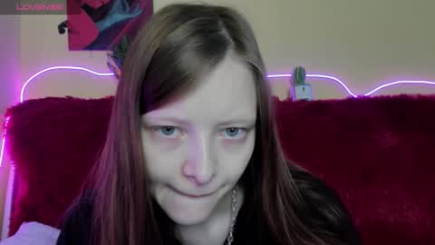 Snapshot of alicehariss chatting on December 2, 6:19 am Alie online show from December 2, 6:19 am