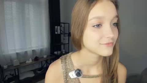 Snapshot of alicemelison chatting on October 22, 8:03 am Serena online show from October 22, 8:03 am