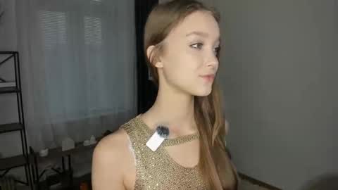 Snapshot of alicemelison chatting on November 4, 8:24 am Serena online show from November 4, 8:24 am