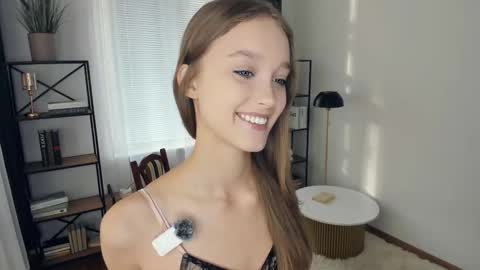 Snapshot of alicemelison chatting on November 8, 8:03 am Serena online show from November 8, 8:03 am