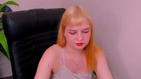 Snapshot of alicepopsy chatting on March 8, 1:47 pm Alice online show from March 8, 1:47 pm