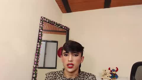 Snapshot of aliceusher_1 chatting on December 5, 11:40 pm J Ruiz online show from December 5, 11:40 pm