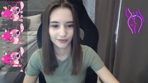 Snapshot of aliceweiss_ chatting on November 7, 8:14 am Alice online show from November 7, 8:14 am