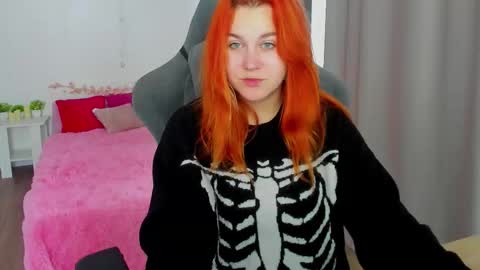 Snapshot of alicewinchesterr chatting on October 17, 10:29 am Alice online show from October 17, 10:29 am