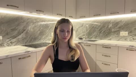 Alice online show from December 6, 10:19 pm