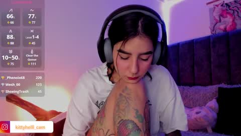 Snapshot of alicewoodville chatting on March 4, 6:50 pm Alice online show from March 4, 6:50 pm