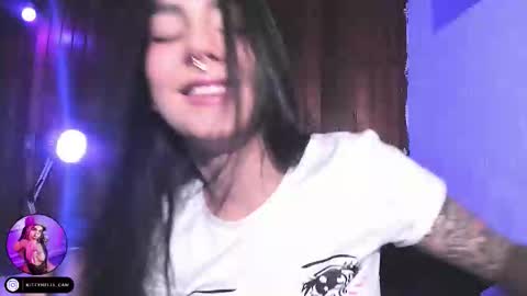 Snapshot of alicewoodville chatting on November 18, 1:33 am Alice online show from November 18, 1:33 am