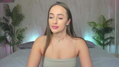 Snapshot of alicia_edwards chatting on February 3, 1:52 am Mia online show from February 3, 1:52 am