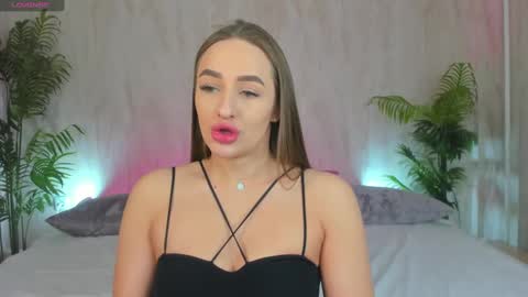 Snapshot of alicia_edwards chatting on February 11, 1:52 am Mia online show from February 11, 1:52 am