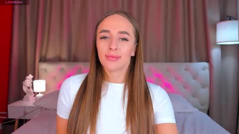 Snapshot of alicia_edwards chatting on October 1, 1:44 am Mia online show from October 1, 1:44 am