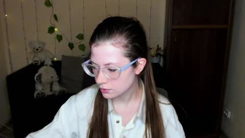 Snapshot of alicia_folow chatting on January 15, 6:29 pm Alicia online show from January 15, 6:29 pm
