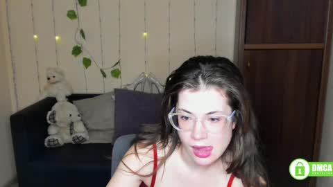 Snapshot of alicia_folow chatting on February 5, 5:20 am Alicia online show from February 5, 5:20 am
